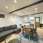Urbanflat 86 - Charming 2 Bedrooms In Center Of