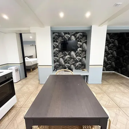 Urbanflat 86 - Charming 2 Bedrooms In Center Of 아파트 *