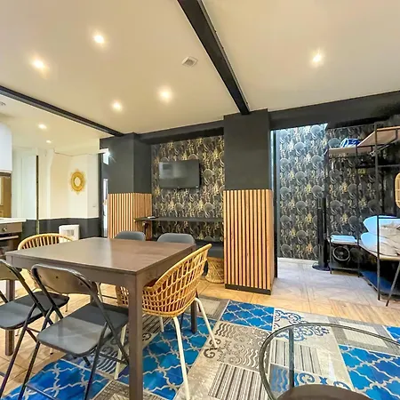 Urbanflat 86 - Charming 2 Bedrooms In Center Of 아파트 *